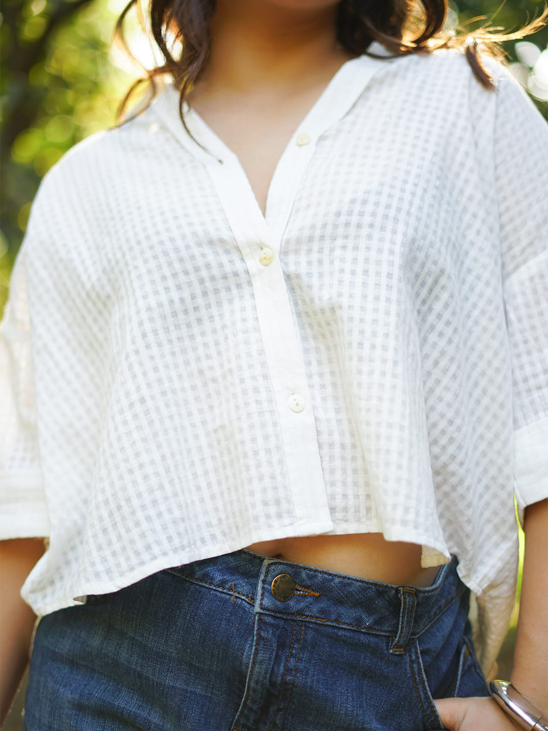 04 khadi oversized cropped shirt white closeup