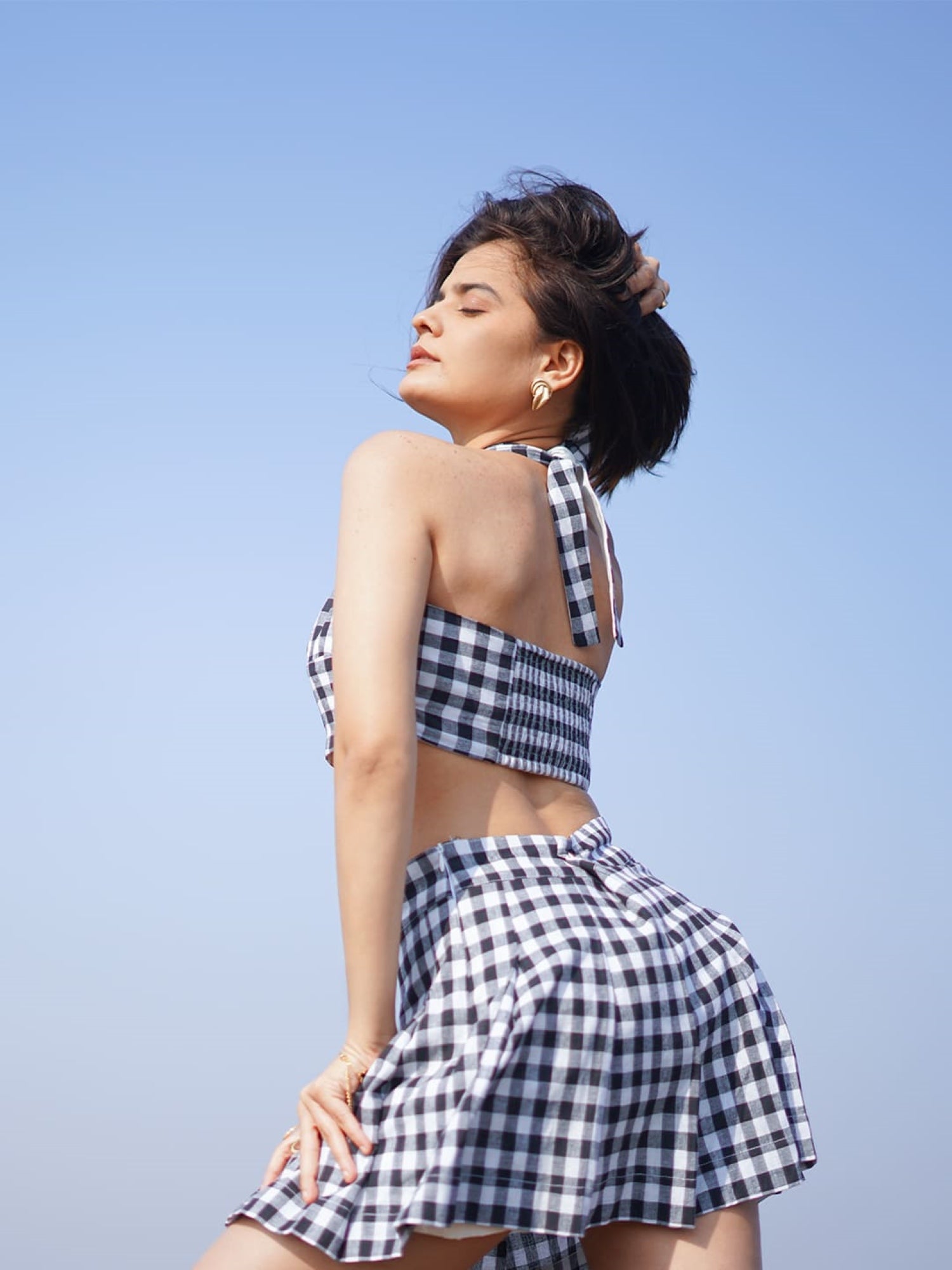 halter neck tie up khadi crop top black big checks back view