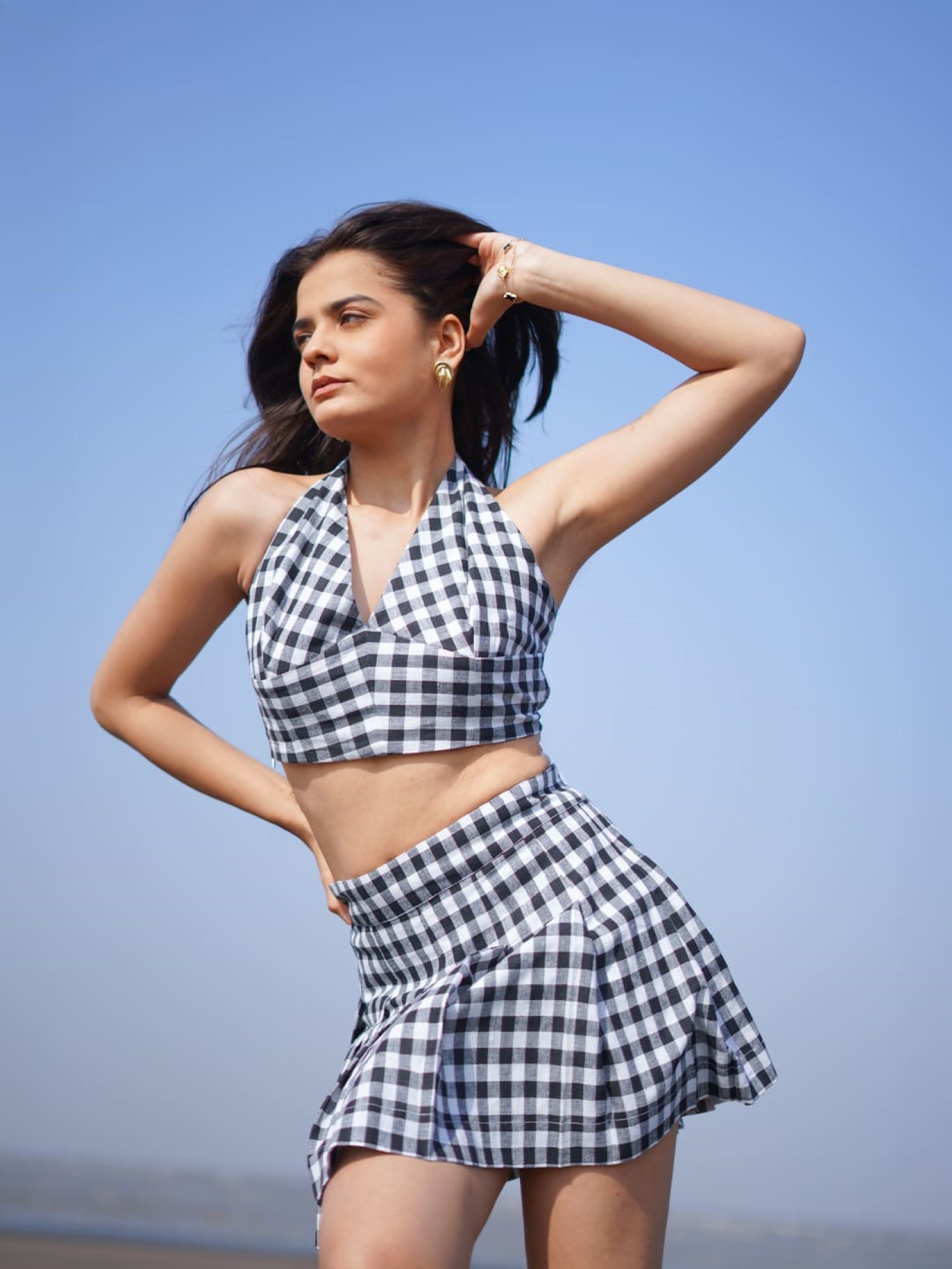 halter neck tie up khadi crop top black big checks front view 2