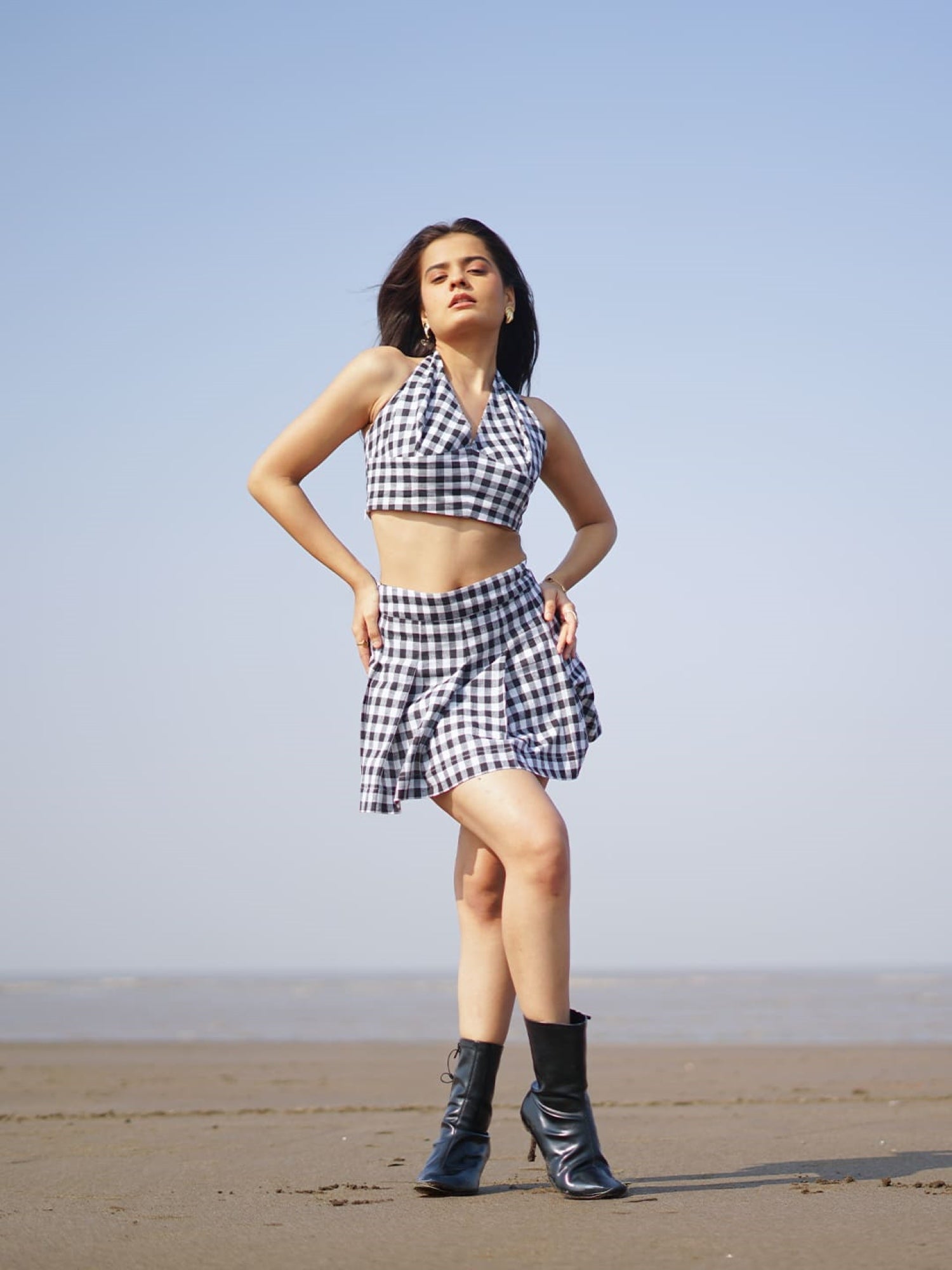 halter neck tie up khadi crop top black big checks model view