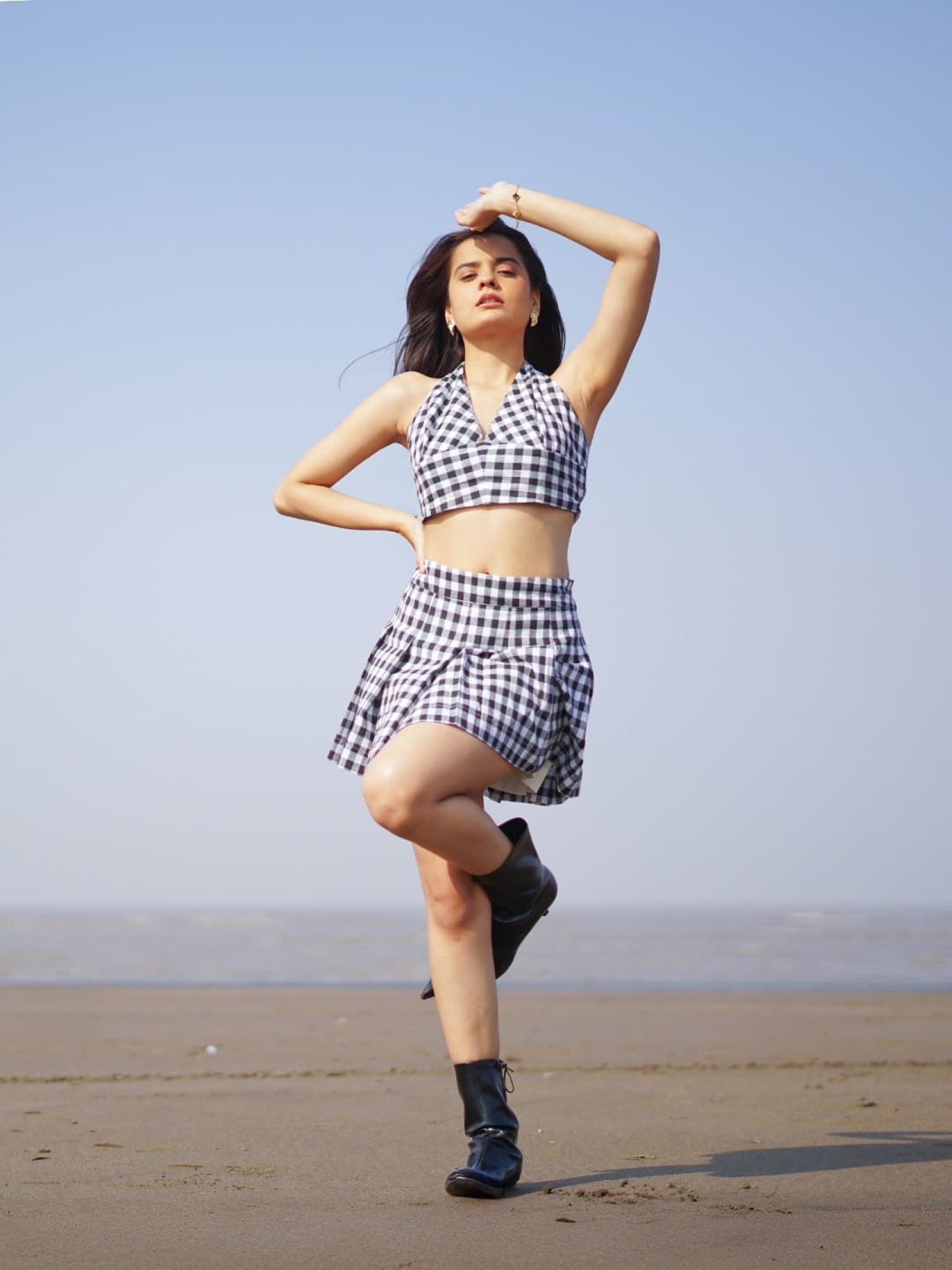 halter neck tie up khadi crop top black big checks model view 2