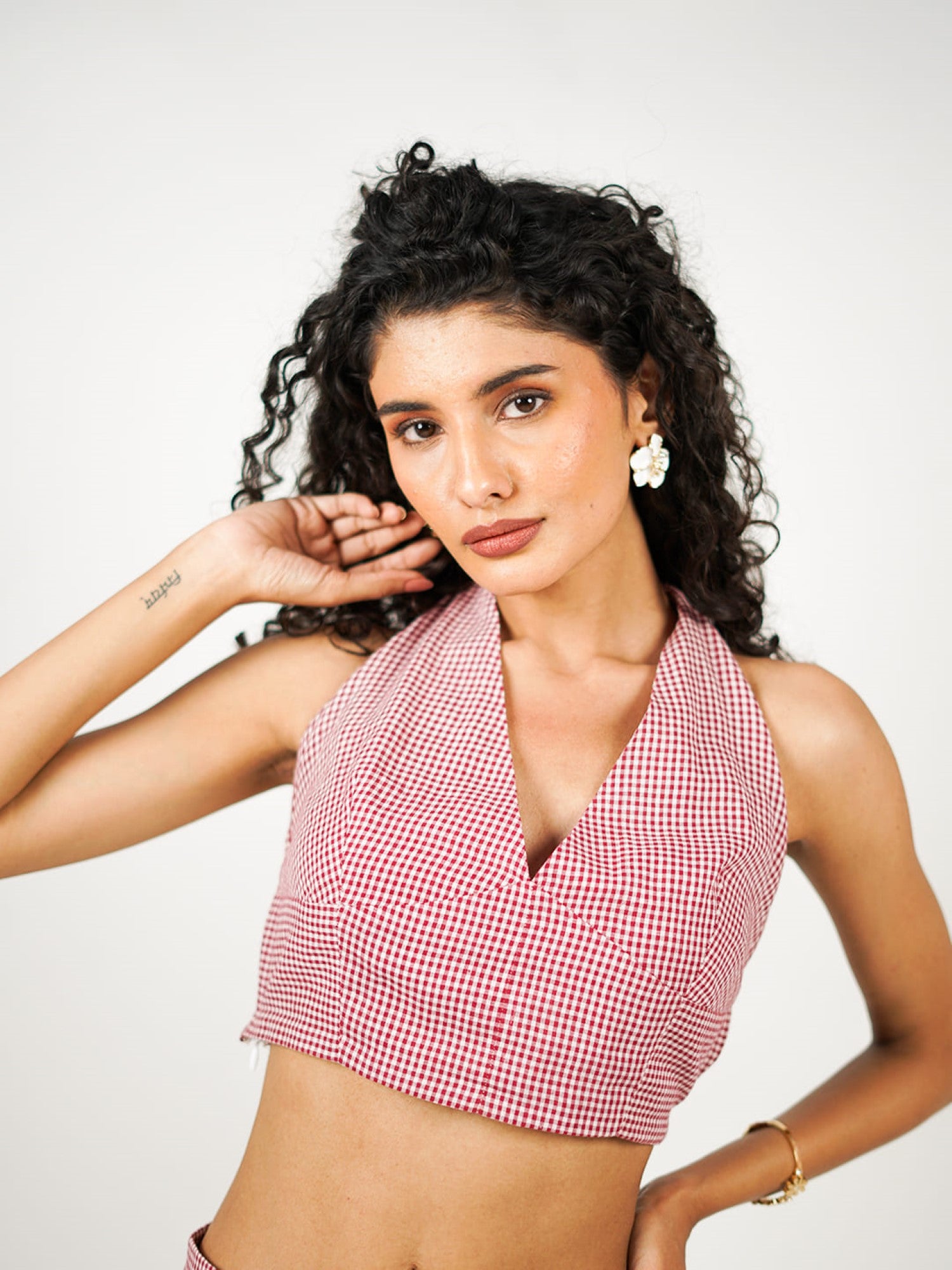halter neck tie up khadi crop top maroon front