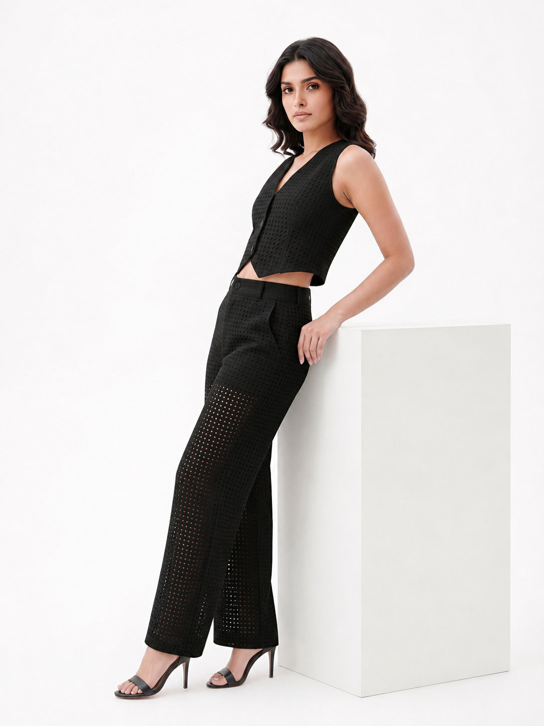 ROOV Women Black Schiffli Mid-Rise Cotton Trousers – Regular Fit